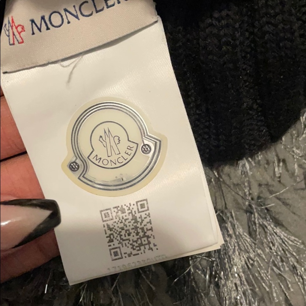 Moncler Black Beanie REAL FUR Pom Pom Hat Authentic - Picture 6 of 14